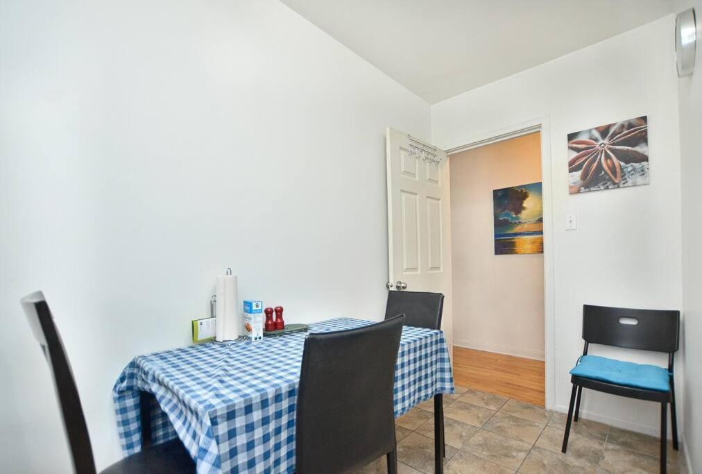 Coquette 3.5 Pour 4 Personnes Appartement Montréal Buitenkant foto