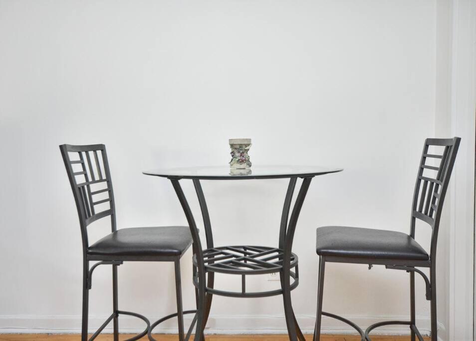 Coquette 3.5 Pour 4 Personnes Appartement Montréal Buitenkant foto