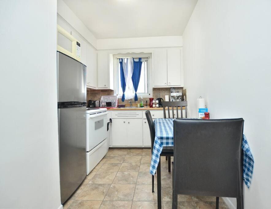 Coquette 3.5 Pour 4 Personnes Appartement Montréal Buitenkant foto